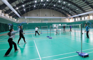  The floor of badminton hall should choose home floor or sports wood floor